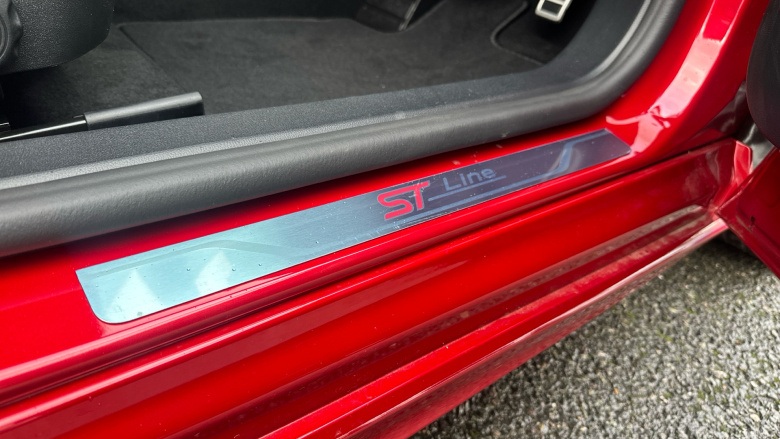 Ford Focus 1.0 EcoBoost Hybrid mHEV 155 ST-Line 5dr Auto Petrol Hatchback